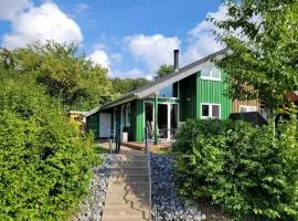 Ferienhaus Luna mit Saunahaus, Kaminofen, Klimaanlage, schöner Blick im Ferienpark Extertal