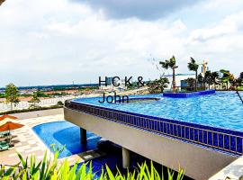 Double Storey Pool at Trio Setia by HCK, hotel with pools in Klang