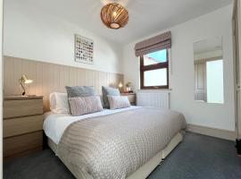 Mariner's Cottage~cozy nook close to the sea sleeps 4, hotel em Penzance