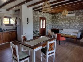 Cabaña de piedra Los Crespines, hotel in San Antonio de Arredondo