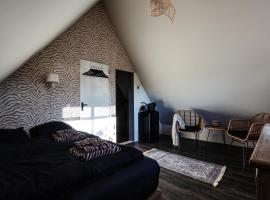 Bed and Relax Terschelling, готель у місті Мідсланд