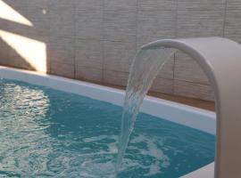 Casa ampla e agradável com piscina e churrasqueira, cheap hotel in Juazeiro