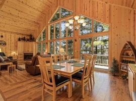 Premier Lakeside Retreat on The Whitefish Chain!, hotel en Cross Lake
