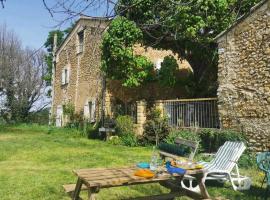 Gîte à la campagne, hotel in Puyméras