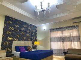 Legends Castle Suites, hotel v destinaci Gwarinpa