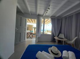 Blue Waves Suite Mykonos、カラファティスのホテル
