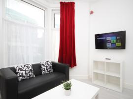 BARTON BEACHSIDE - Stylish Studio Apartment, Double & Single - Central Beach & Promenade Location - Over 21's, Family Friendly Only, ID Required, hotel v destinaci Blackpool