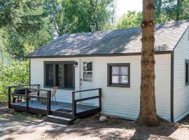 “The Hydrus” cozy 2 bedroom cottage, casa o chalet en Fenelon Falls