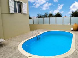 Villa Cool with Private Pool, Mountain & Sea View, hotel u gradu 'Ayía Marína'