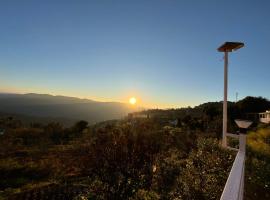 HIMALAYANBLUES COTTAGES&STAYS, Hotel in Mukteswar