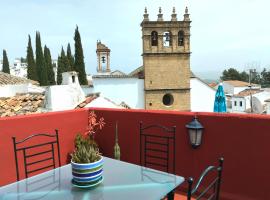 Typical Andalusian house in the center of Ronda / Casa típica andaluza en el centro de Ronda., semesterhus i Ronda
