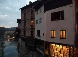 Maison suspendue avec jacuzzi privatif
