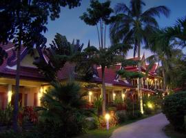 Palm Village, hotel cerca de Phuket Seashell Museum, Rawai Beach