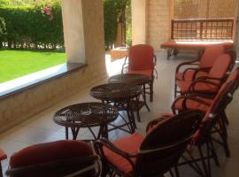 Hasna chalet, cabin in El Alamein