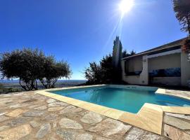 Villa piscine avec vue imprenable sur la mer, hotel in Borgo
