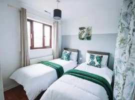 Modern Home - Contractors welcome