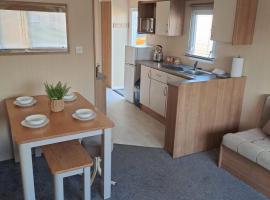 H13 Sunnymede, glamping site in Ingoldmells