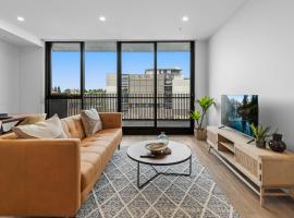 Modern Apartment on Burgundy precinct & Parklands, căn hộ ở Melbourne