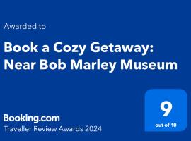 Book a Cozy Getaway: Near Bob Marley Museum, vacation rental in Kingston
