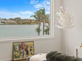Amazing Lake View family-friendly Holiday Home