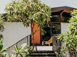 The Sundowner, 25 Lentara St - luxury pet friendly retreat with pool