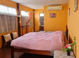 Lamour Guesthouse ละเมอ เกสต์เฮาส์, δωμάτιο σε οικογενειακή κατοικία στη Βόρεια Πατάγια