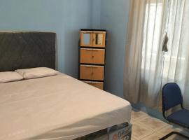 Homestay visit, quarto em acomodação popular em Klapa