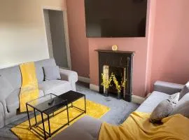 Hometel Digs Morden Comfy Home Can Sleep 11