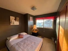 Private Cozy Queen Room in North Delta