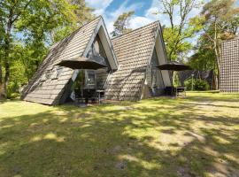 Semi-detached bungalow 'Muizenoortje' at park Vosseven, hotel in Stramproy