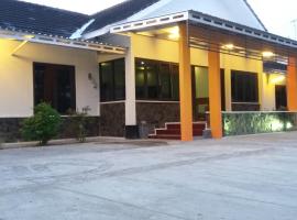 Yokima Beach Hotel, hotel v mestu Pangandaran