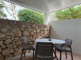 Apartmani Vuković, מלון בGajac