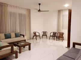 Comfortable & serene stay at Red Rocks villa – hotel z parkingiem w mieście Rajagiriya
