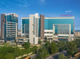 Crowne Plaza Greater Noida, an IHG Hotel, hotelli kohteessa Greater Noida