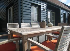 Classy Holiday Home in Zuidzande with Sauna, hotel in Zuidzande