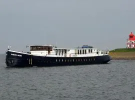 Botel Sailing Home