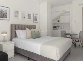 Phaedrus Living: Alkminis Seaside Suites Sand