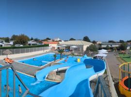 Mobil Home 40 avec piscines, hotel con piscina en Brem-sur-Mer
