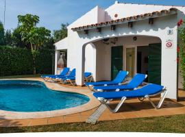 Apartchalet villas Elvira. Villa D, hotel v mestu Son Carrio