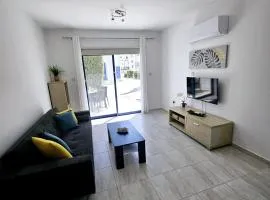 Marina Gardens, delightful 2 bedroom apartment