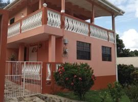 Angie's Cove, modern get-away overlooking Castries, lejlighed i Castries