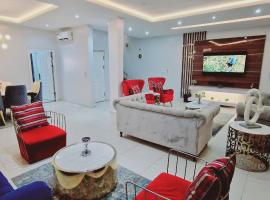 Luxury 3-Bed house in gated estate with pool Lekki: Maiyegun şehrinde bir kulübe