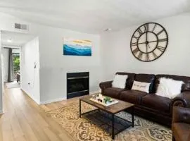 Fantastic Renovated Condo Pool Downtown Fireplace