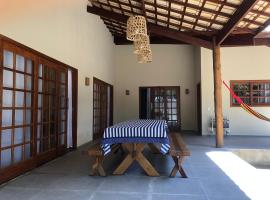 Casa Morena Luz - espaço e conforto, perto da praia、クムルサティバのホテル