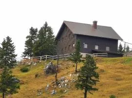 Črnuški dom na Mali planini