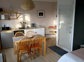 Studio et parking acces direct Nantes, Hotel in Rezé