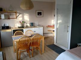 Studio et parking acces direct Nantes, хотел в Резе