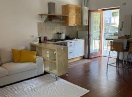 Appartamento Gaia - a due passi dal centro, apartmán v destinácii Laveno-Mombello