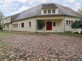 L'Alhambra - Gîte Haut de Gamme, hotel in Vierzon