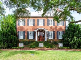 Church St Collection - 109 Whole House and Pool, hotel v destinaci Fairhope